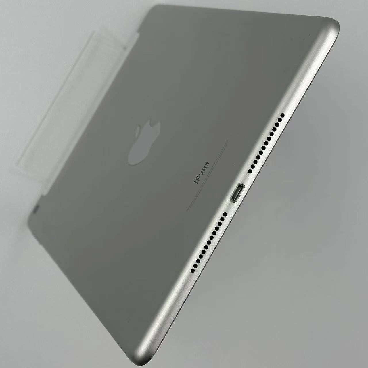 iPad 第5世代 128GB シルバー MP272J/A docomo版SIMフリー