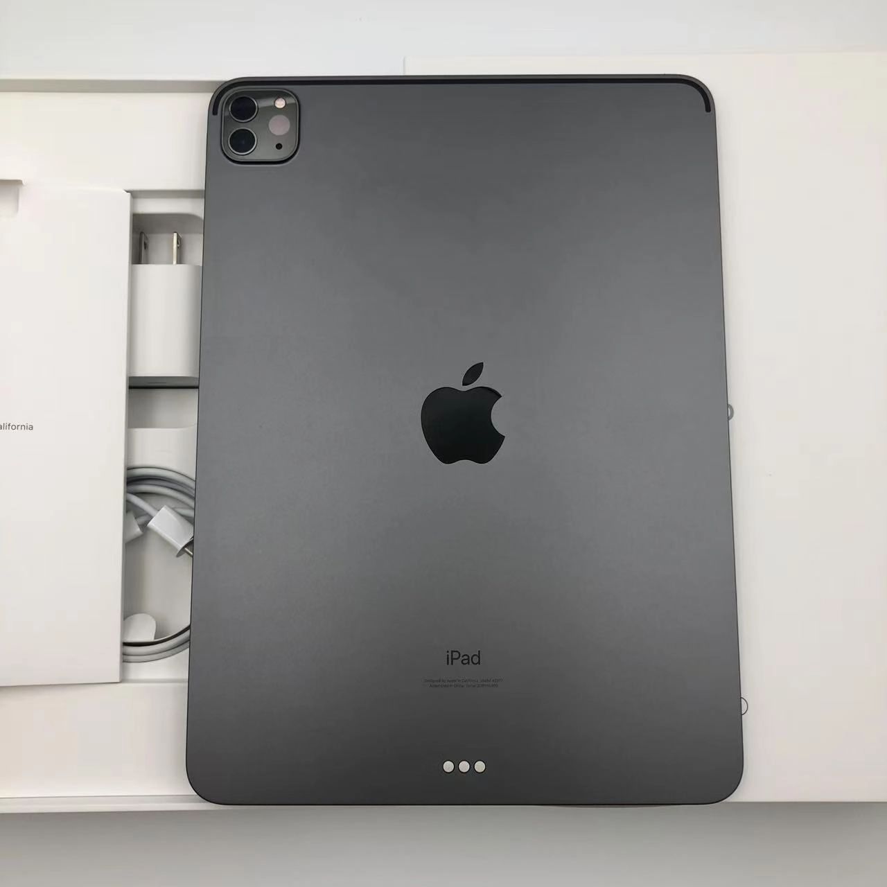 iPad Pro 11インチ 第3世代 Wi-Fiモデル 128GB スペースグレイ FHQR3J/A ほぼ新品