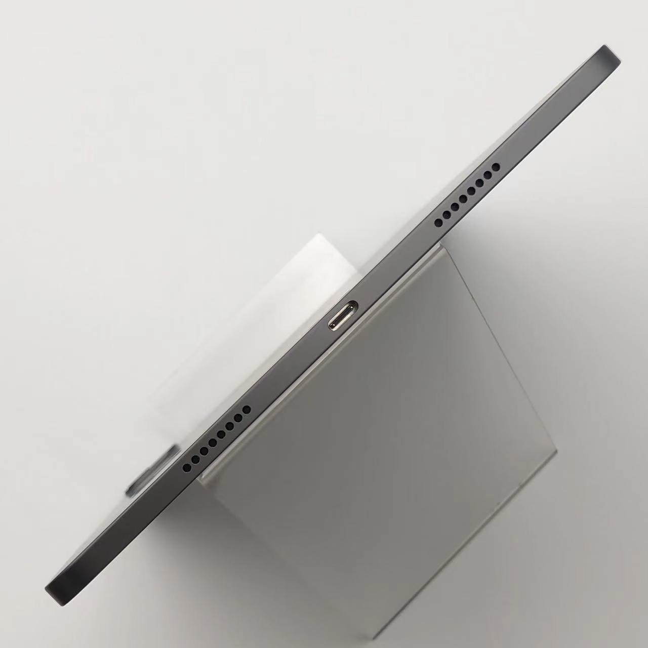 iPad Pro 11インチ 第3世代 Wi-Fiモデル 128GB スペースグレイ FHQR3J/A ほぼ新品