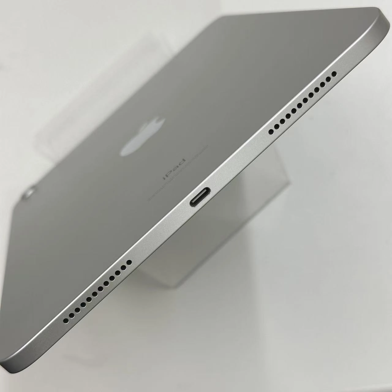 iPad 第10世代 Wi-Fiモデル 64GB シルバー MPQ03J/A 極美品