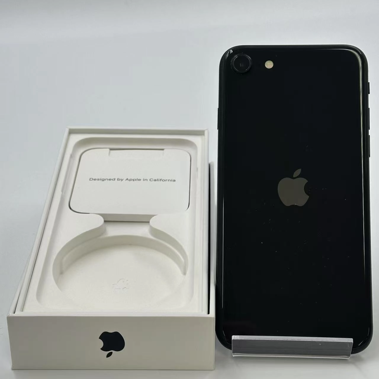 iPhoneSE 第2世代 64GB ブラック MHGP3J/A au版SIMフリー 美品