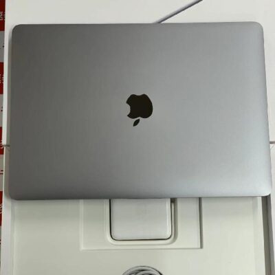 MacBook Pro 13インチ 2020 Thunderbolt 3ポートx4 512GB 16GB MWP42J/A A2251