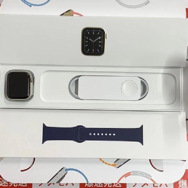 Apple Watch Series 6 GPS + Cellularモデル MJXN3J/A A2376 ゴールドステンレススチールケース/ディープネイビースポーツバンド 新品-正面