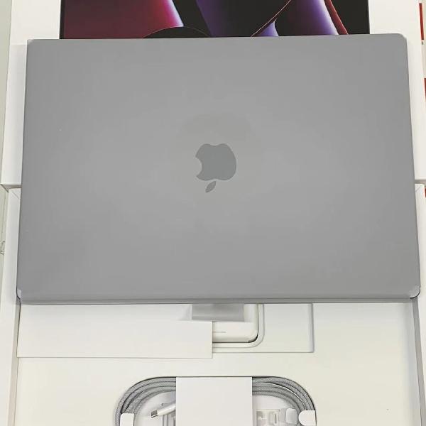 MacBook Pro 16インチ 2023 M2 Proチップ 32GB 1TB Z1750009H 新品同様-正面