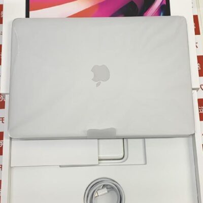 MacBook Pro 13インチ M2 2022 8GB 512GB MNEJ3J/A A2338 新品同様