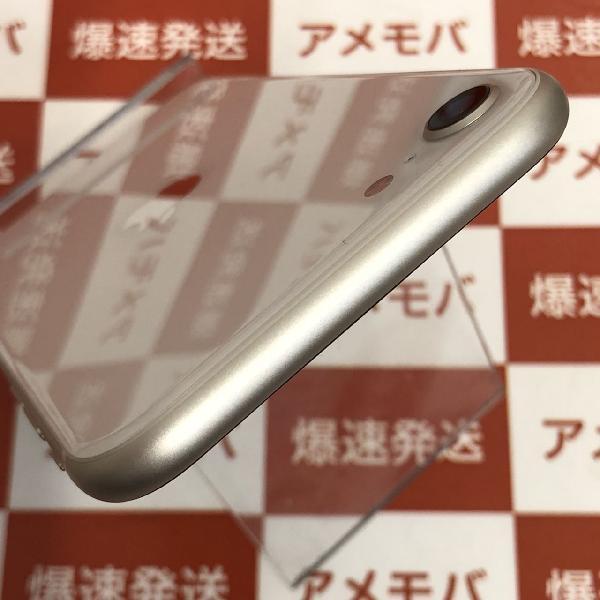 iPhoneSE 第3世代 au版SIMフリー 64GB MMYD3J/A A2782 極美品-上部