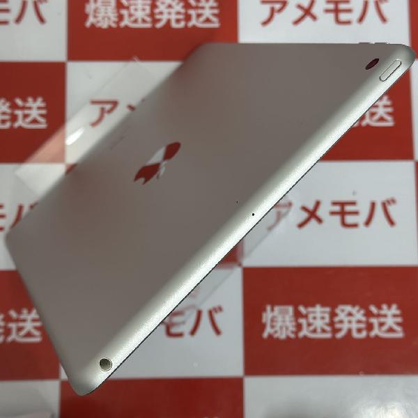 iPad 第8世代 Wi-Fiモデル 32GB MYLA2J/A A2270 極美品-上部