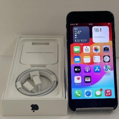 iPhoneSE 第3世代 au版SIMフリー 64GB MMYC3J/A A2782 美品