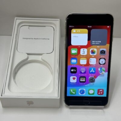 iPhoneSE 第3世代 au版SIMフリー 64GB MMYD3J/A A2782 美品