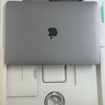 MacBook Pro 13インチ 2020 Thunderbolt 3ポートx4  2GHz Core i5 16GB 512GB A2251 美品