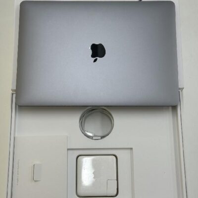 MacBook Pro 13インチ 2018  2.3GHz Core i5 8GB 256GB MR9Q2J/A 美品