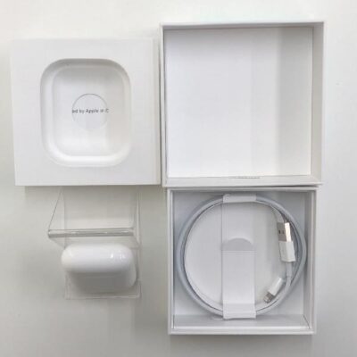 Apple AirPods 第2世代 with Charging Case MV7N2J/A  MV7N2J/A